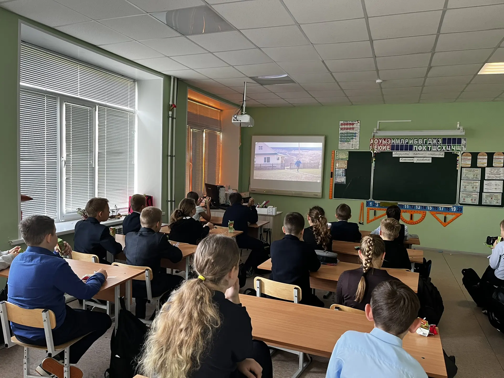 👩‍🏫В рамках проекта «Киноуроки в школах России» обучающиеся 5 А класса школы с. Посел...