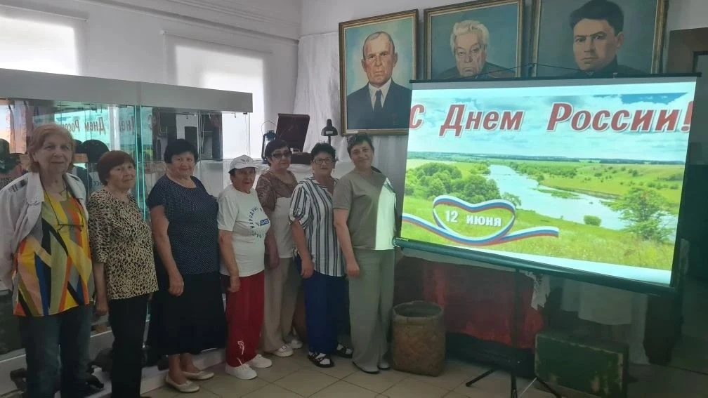 Сегодня в Белоглинском историко-краеведческом музее состоялась экскурсия «День России» для  граждан,