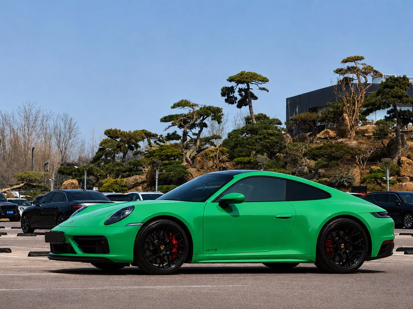 📌 Авто: Porsche 911 Carrera GTS
◉ Год: 2023
◉ Пробег: 2.200км
◉ Двигатель: бензин 3.0л. 480 л.с.
◉ 