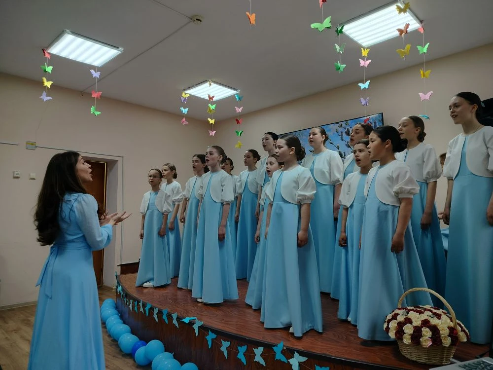 🎶 «Голоса весны» — отчётный концерт вокально-хорового отделения

16 мая в детской школе искусств се