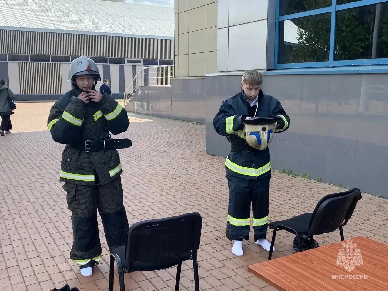 🚒В Балашихе прошли соревнования дружин юных пожарных  Сотрудники 1 пожарно-спасательного отряда и ин