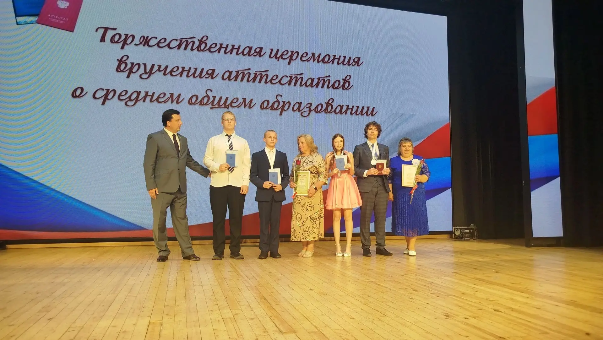 🎉 Выпускной бал «Прекрасное далеко»: прощание со школой и старт большого пути! 🎉

27 июня культурн