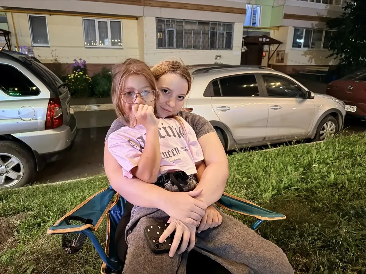 Кино, которое объединяет!

Вчера вечером двор дома по адресу ул. Кайманова, д. 11 превратился в наст