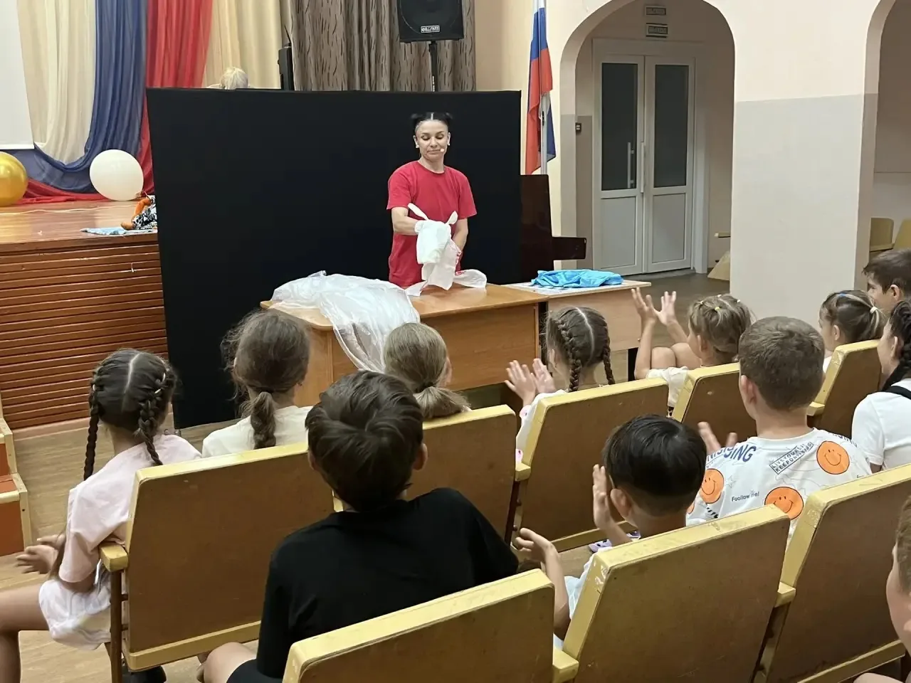Сегодня в нашем лагере прошел удивительный мастер-класс от театра кукол! 🎭✨ Дети погрузились в волш