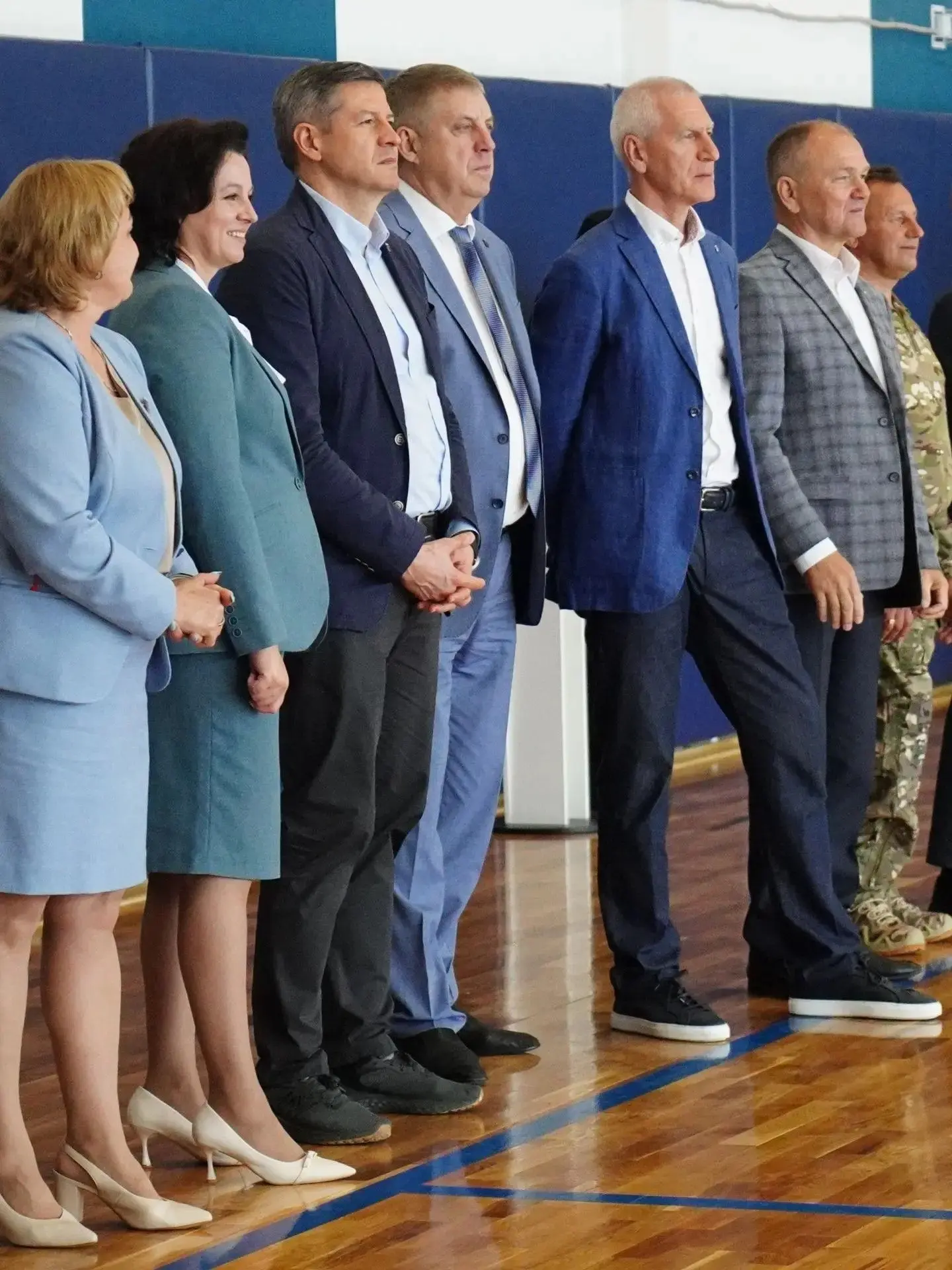 Современный спортивно-оздоровительный комплекс открыт сегодня  в поселке Клетня. Здесь ...