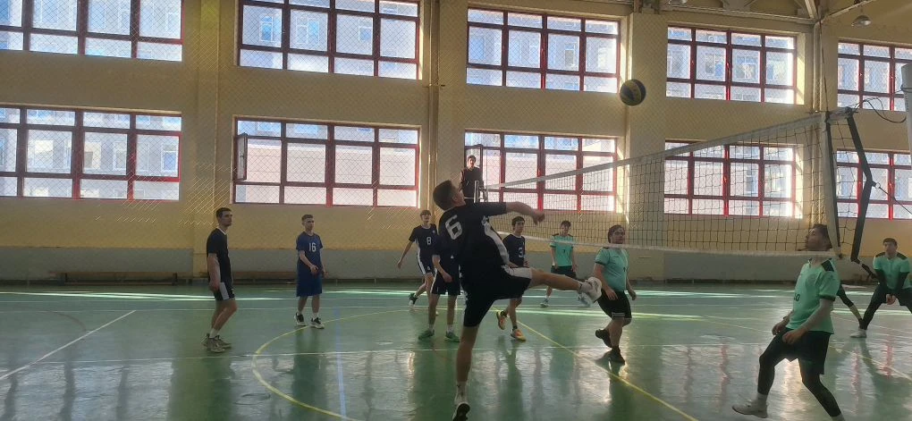 🏆24 марта прошли игры по волейболу 🏐 среди юношей СПО Железнодорожного района. Спортсмены продемонст