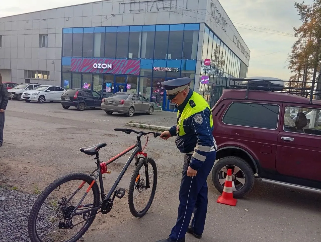 🚨 В Серове автомобиль «Нива» сбил 13-летнего велосипедиста