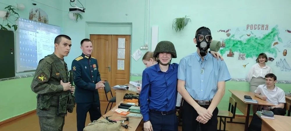 📌В нашей школе состоялся «Урок мужества», который провели военнослужащие 35-й гвардейс...