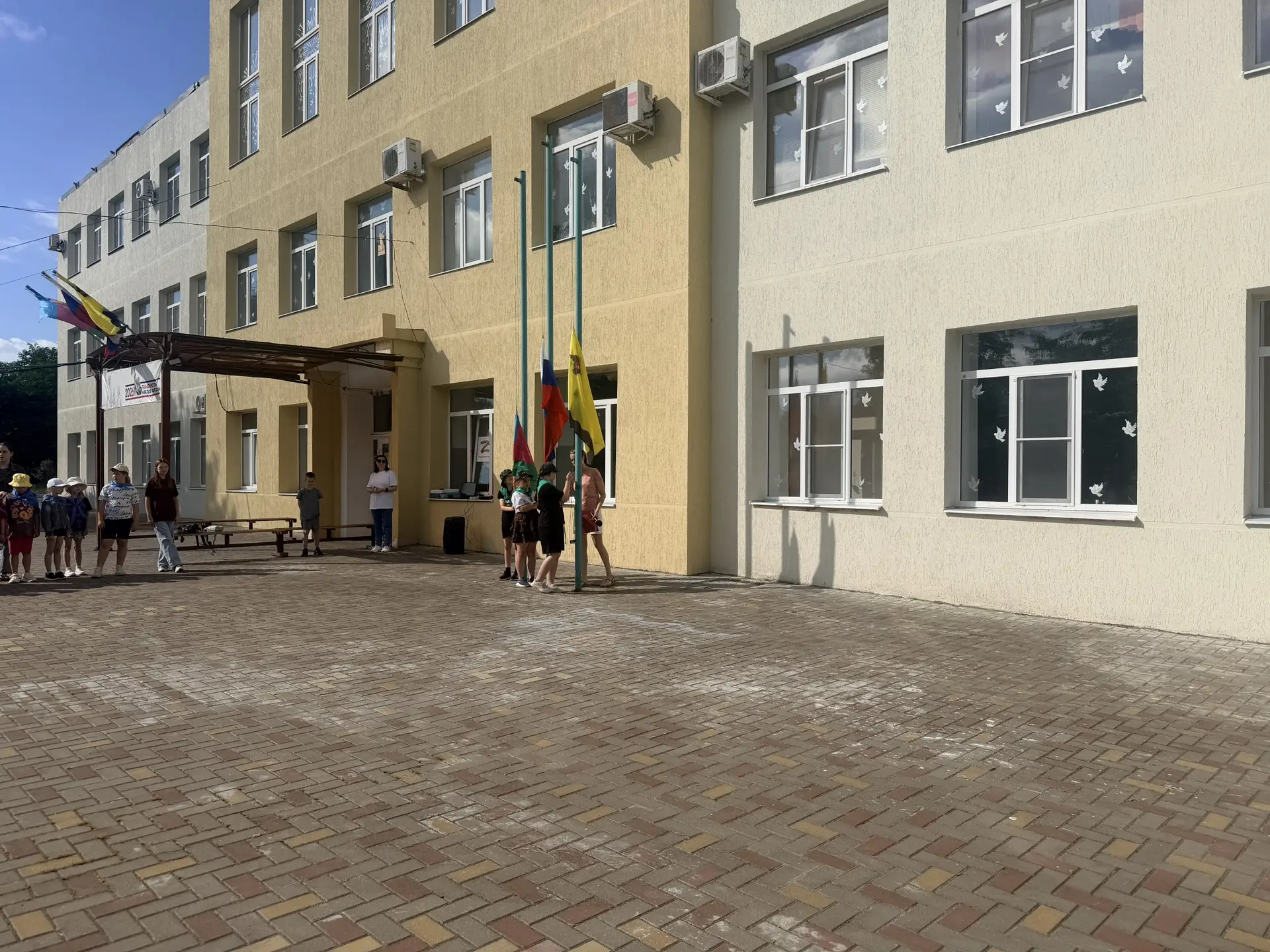 ☀️ Доброе утро, друзья! ☀️

Делимся с вами, как начинается день в нашем лагере дневного пребывания!

