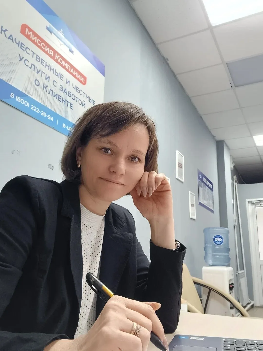 Понимаю, если бы деньги были, вы бы не искали выход, а давно его купили 💰