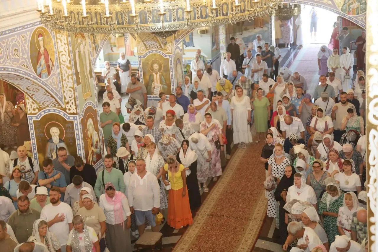 В День Крещения Руси в Анапе состоялись соборная молитва и крестный ход.

Божественную литургию по с