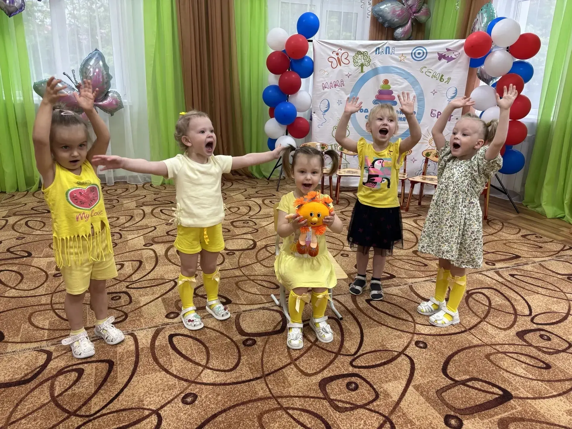 💦На улице моросит мелкий дождь, барабаня по стеклу, но в детских садах объединения "Детство" царит 