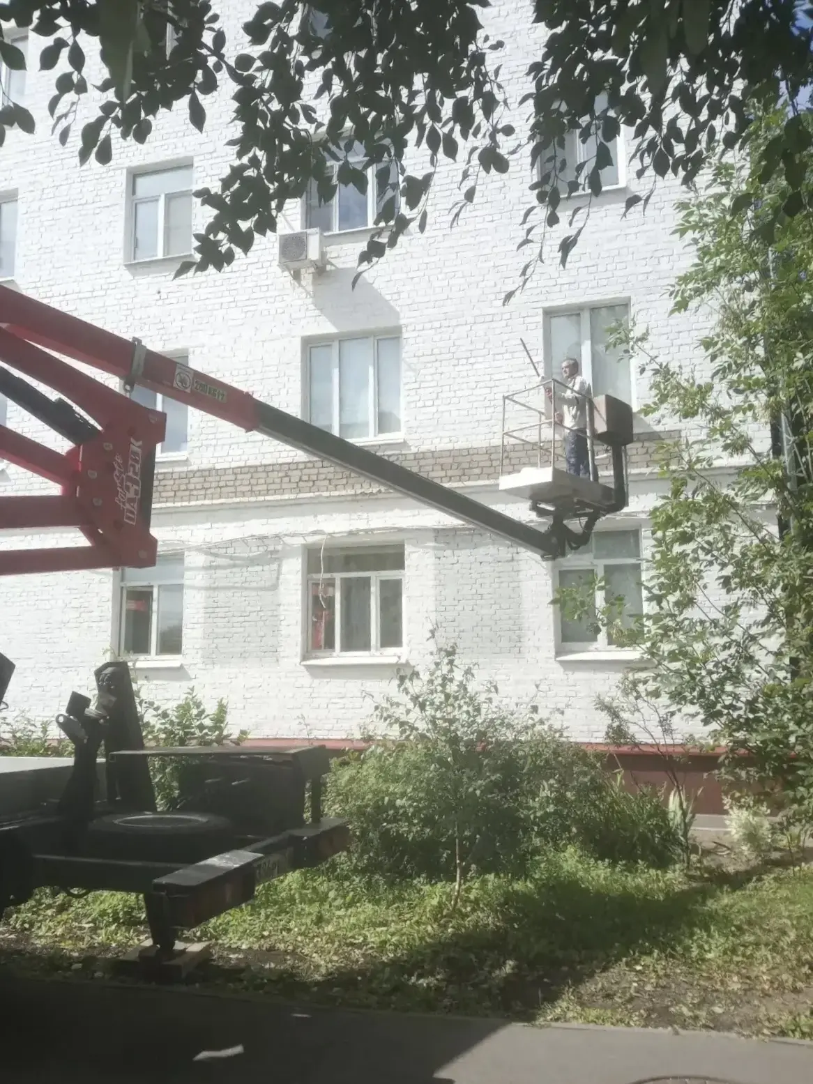 Проводим локальное восстановление фасадов многоквартирных домов.