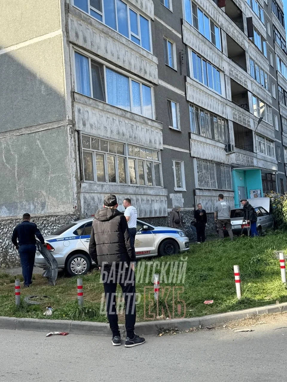 Ага, без номеров, значит, ехал...
