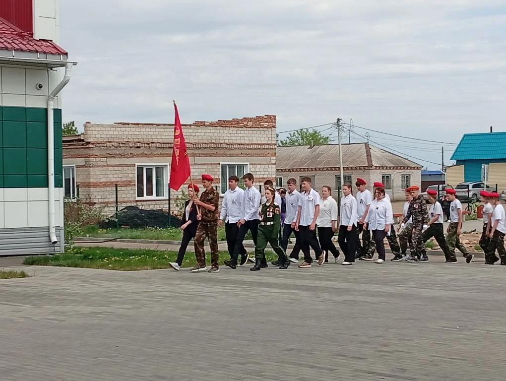 "Равнение на Победу!" – Строевой смотр в Усть-Волчихинской школе к 81-й годовщине Победы! 🎉
8 мая в
