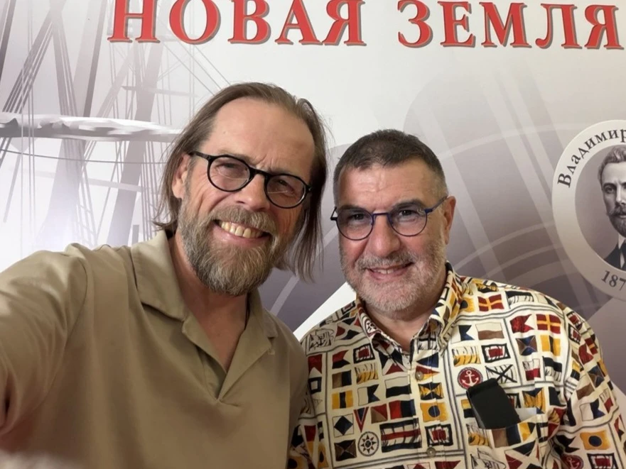 Чем хороша 🪆 Москва? Здесь постоянно кого-нибудь встречаешь. Пришел на 🥃 презентацию,...