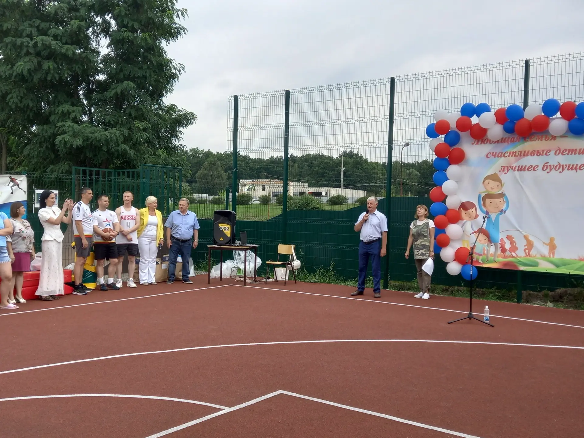 В поселке Маршала Жукова открыли спортплощадку семейной спартакиадой

Благодаря национальному проект