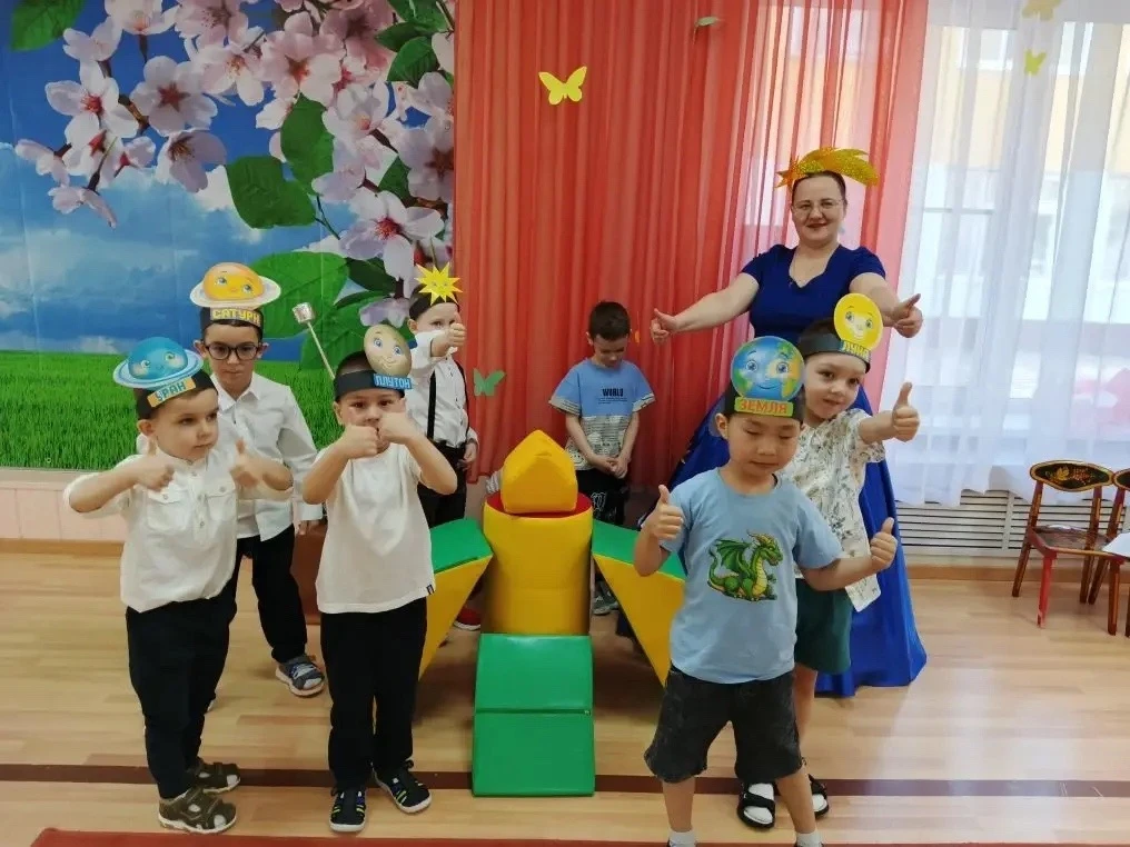 ✨ В честь Дня космонавтики музыкальный руководитель Кличук А.П. провела для ребят из средних, старше