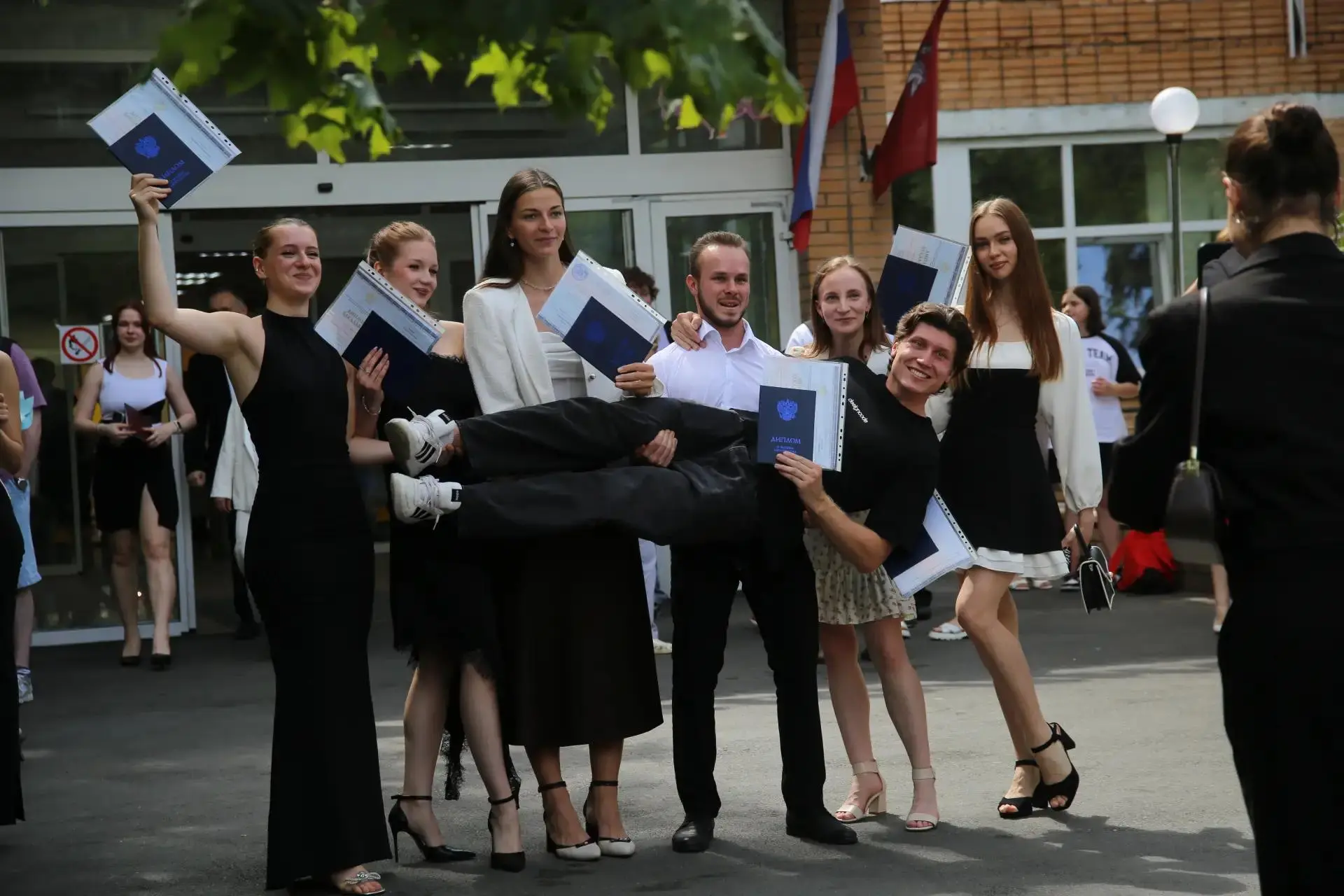 🎓 14 июня — день, когда из нашего университета «выпорхнули» более 400 выпускников!

Дипломы и свиде