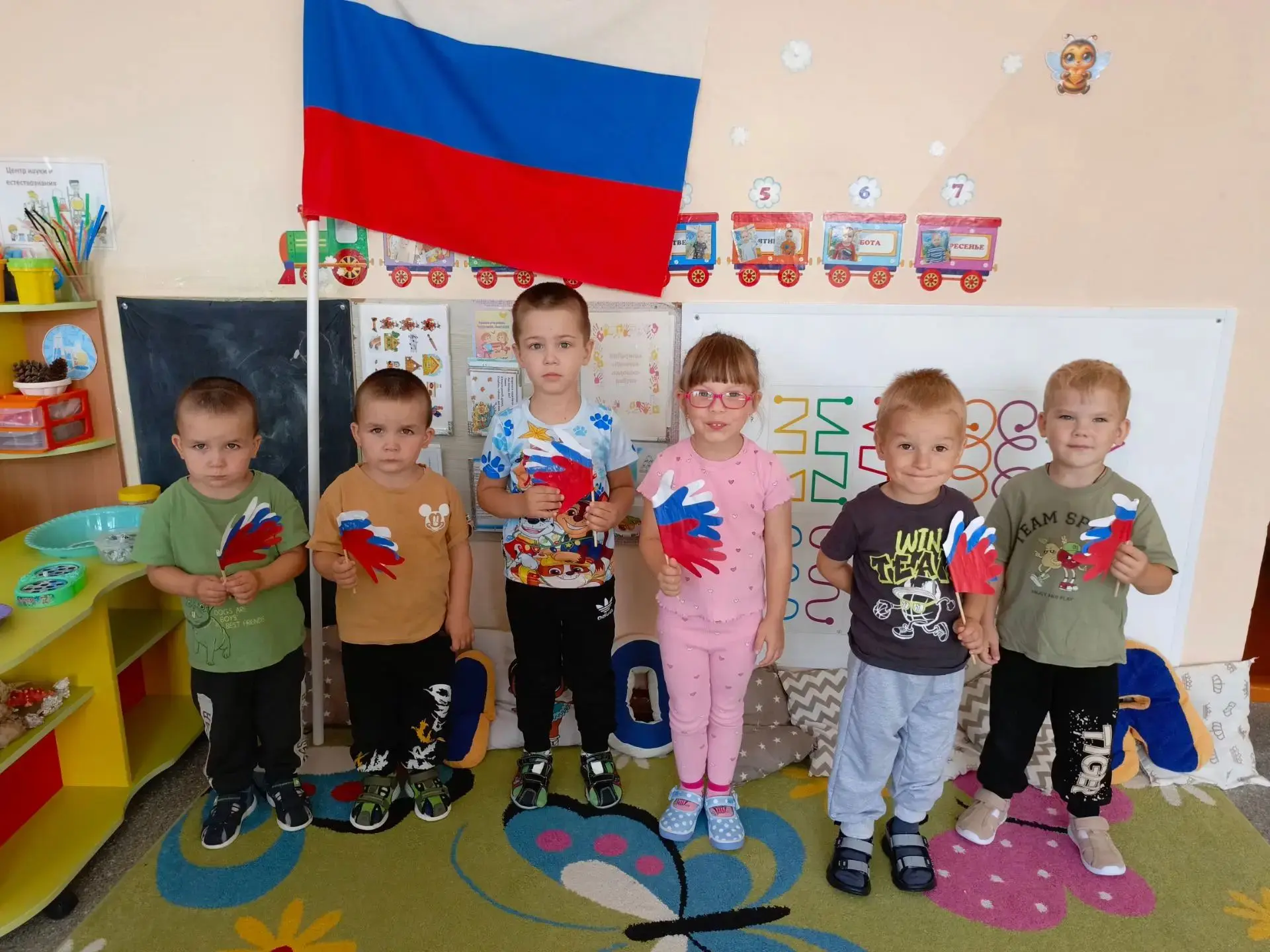 Белый – облако большое,