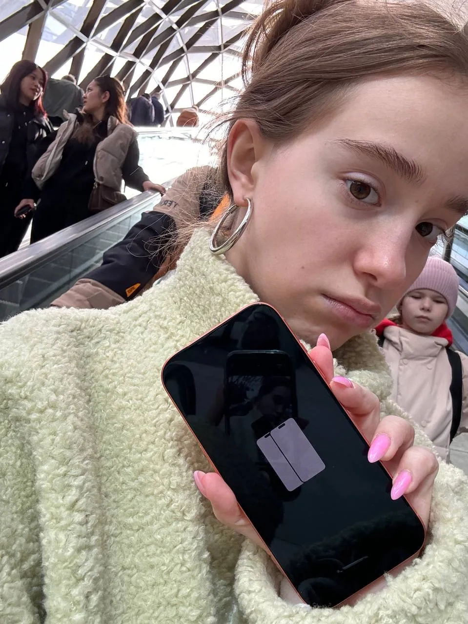 с днем сломанного телефона🥺 зашел в какой-то режим восстановления и не выходит:(   отдала в сервис, 