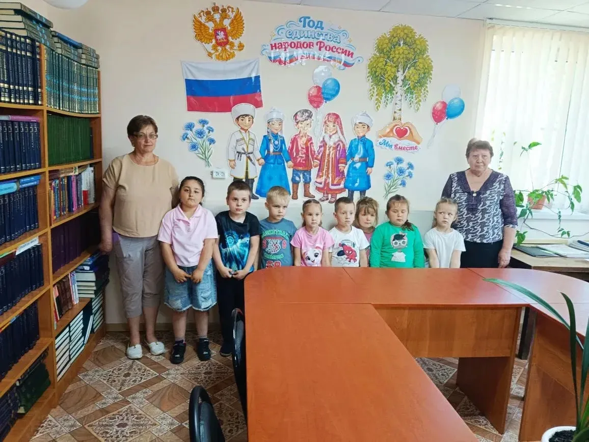 В честь Дня славянской письменности и культуры ребята из средней группы отправились в у...