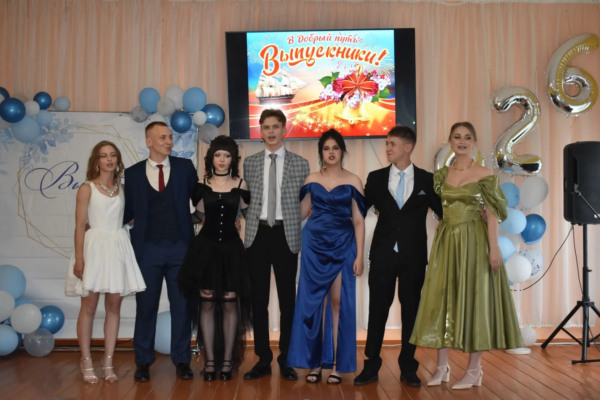 🎓 В ДОБРЫЙ ПУТЬ, ВЫПУСКНИКИ !🎓

В Жирятинской школе прошёл выпускной — самый трогательный, самый в
