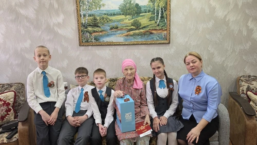 Учащиеся школы навестили вдову ветерана Великой Отечественной войны Шайдуллину Аткию Ах...