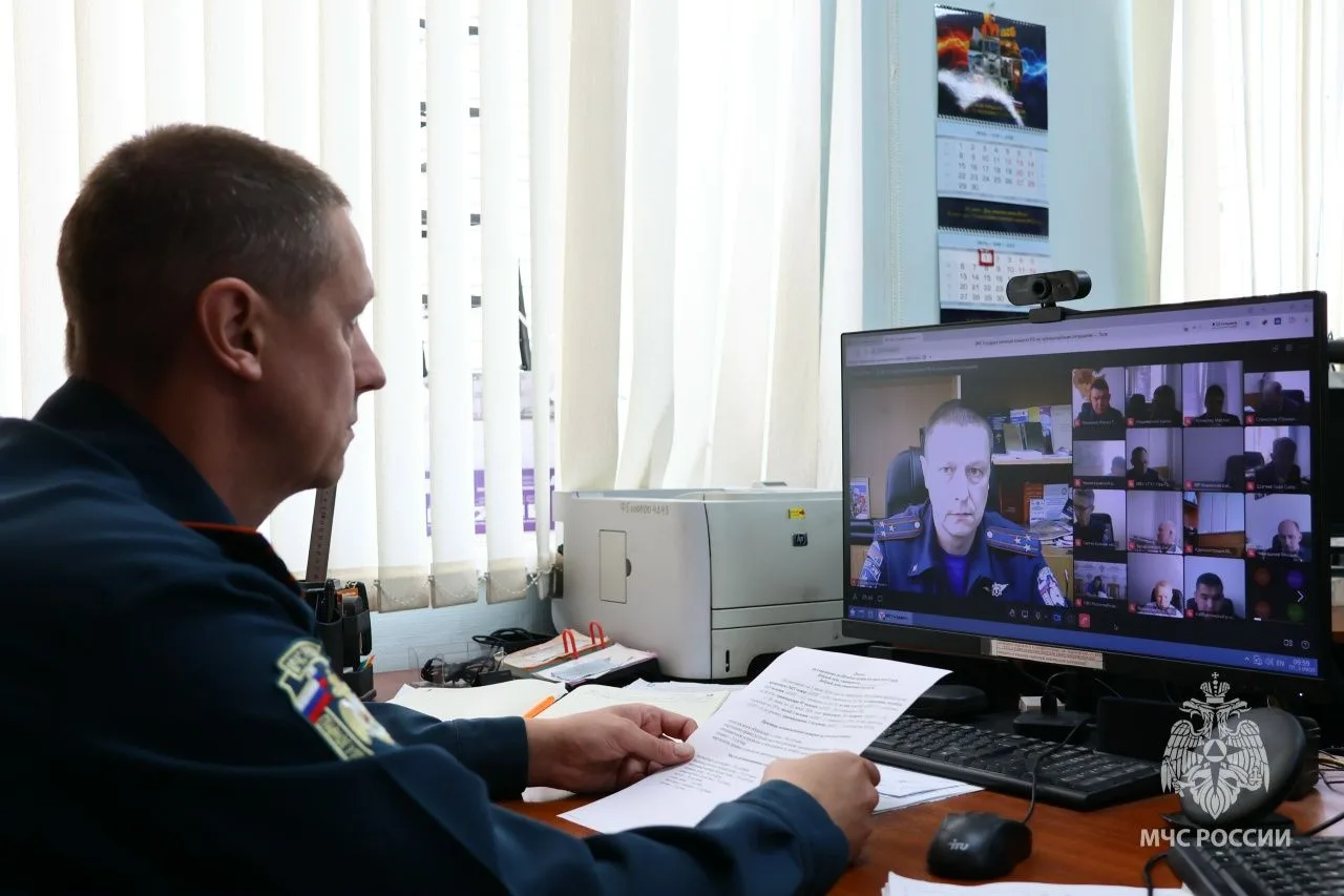 Начальник отдела организации надзорных и профилактических мероприятий Павел Сабитов при...