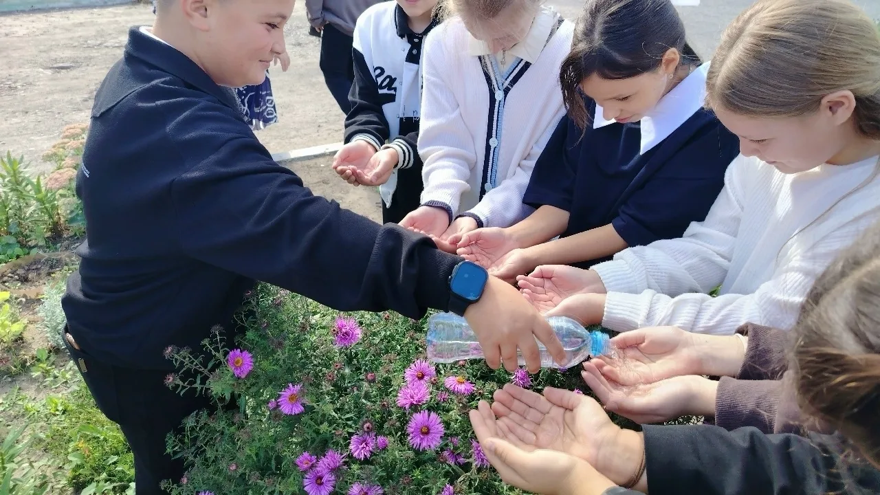 💦В Сасовской детской библиотеке прошла акция «Капля жизни». В дни трагедии в Беслане т...