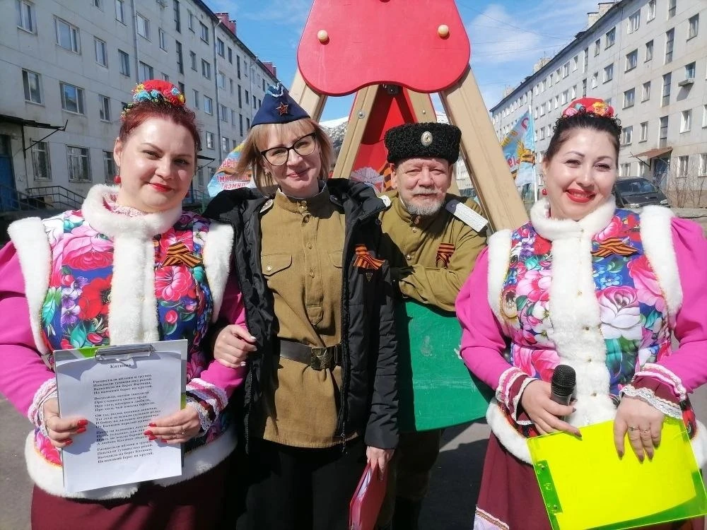 10 мая в посёлке Ягодное прошла патриотическая акция «Поём двором», посвящённая Дню Вел...