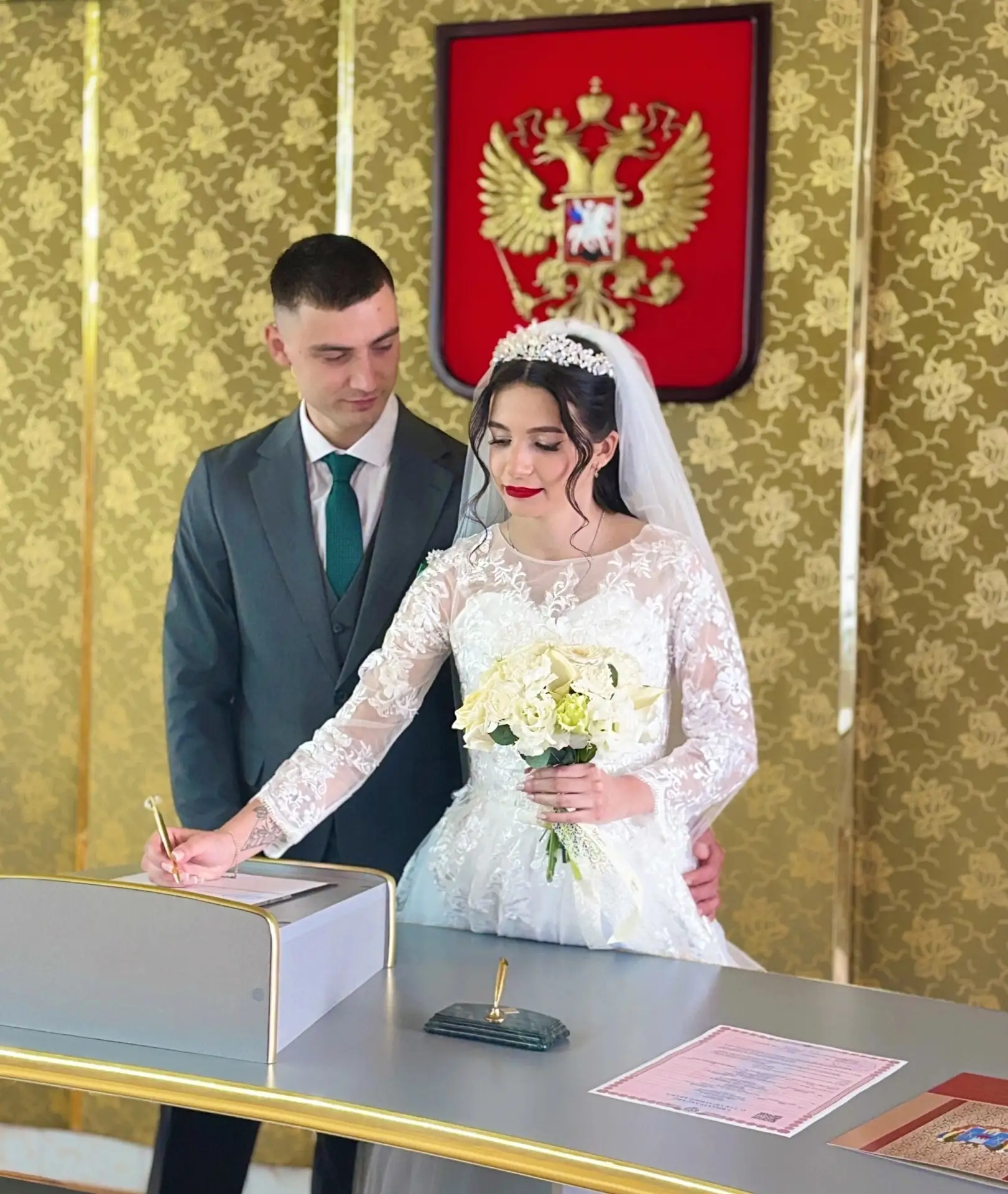 🍁Осень становится все ярче и красочнее, а наши молодожены ловят теплые деньки и соедин...