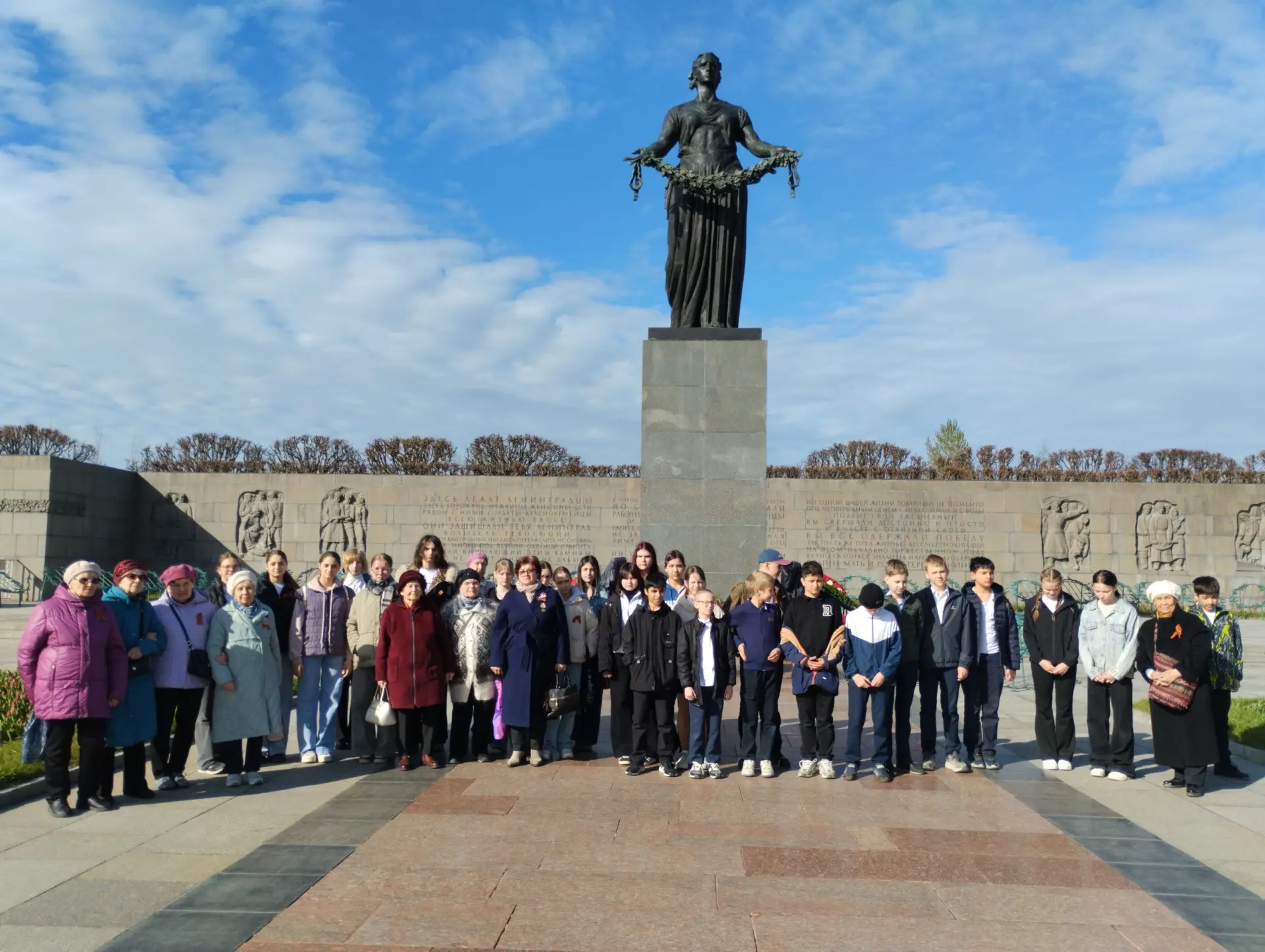 07.05.2026 г. активисты школьного музея приняли участие в районном митинге, посвящённом Дню Победы, 