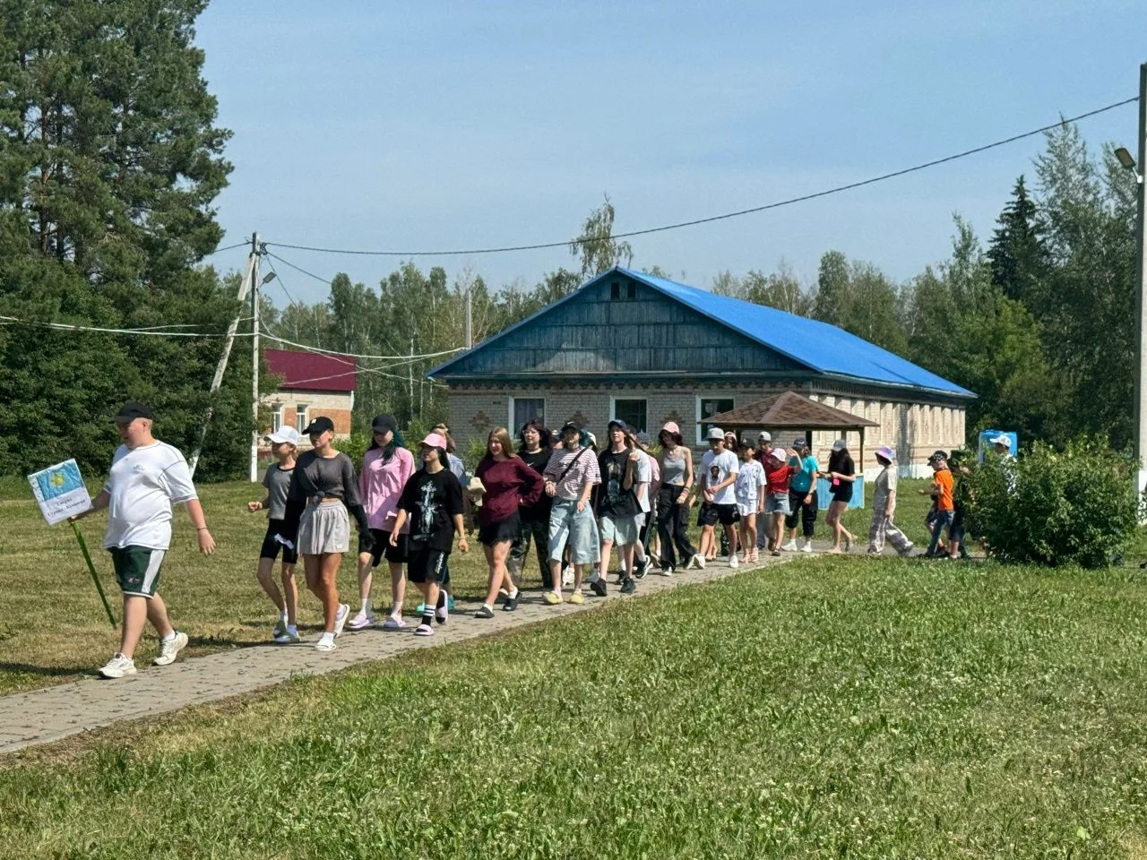 «Солнечный» принял гостей 
20 июня под девизом «Вместе – одна страна» открылась первая смена в детск