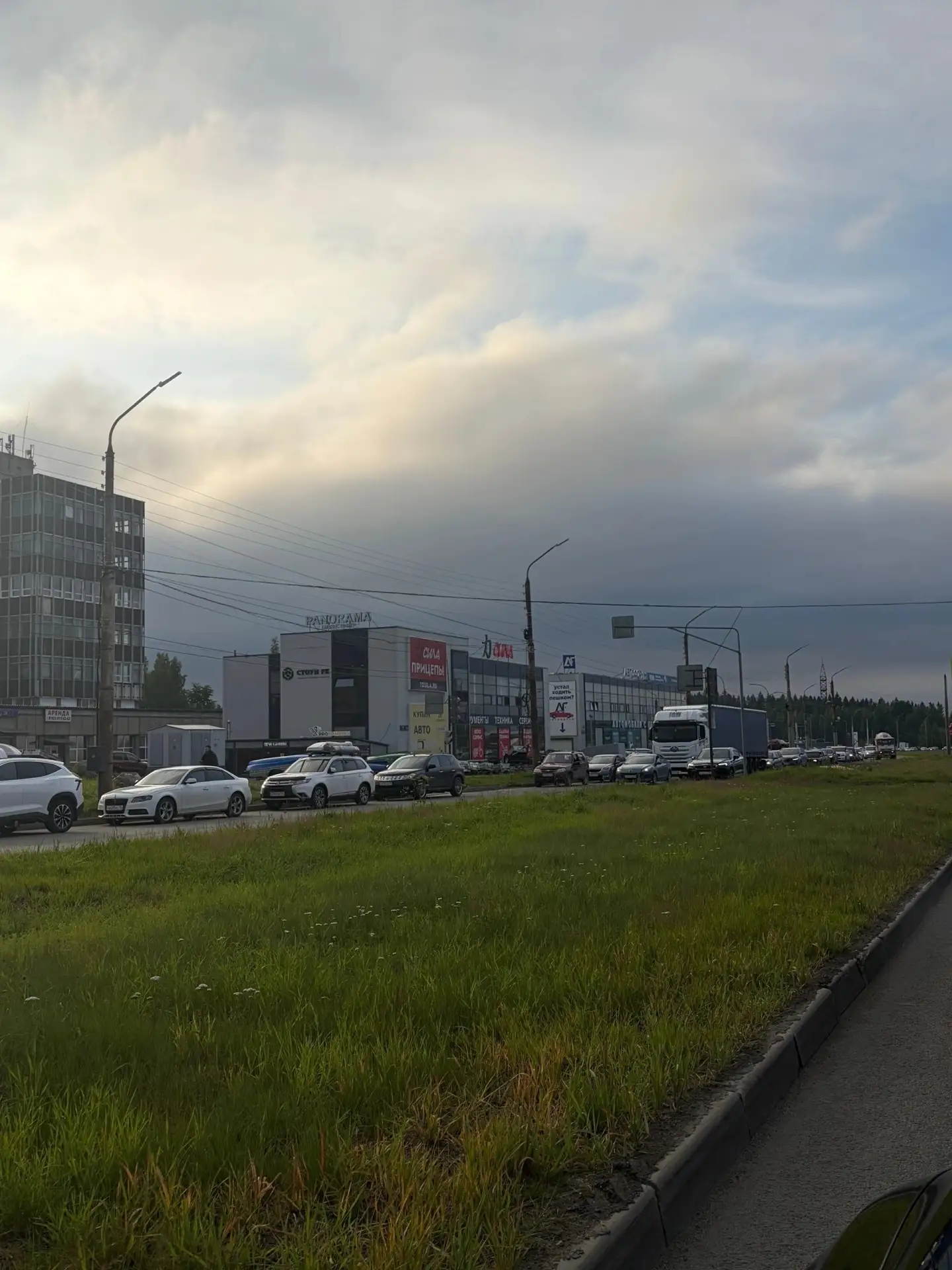 Километровые пробки на заправки! 🫣