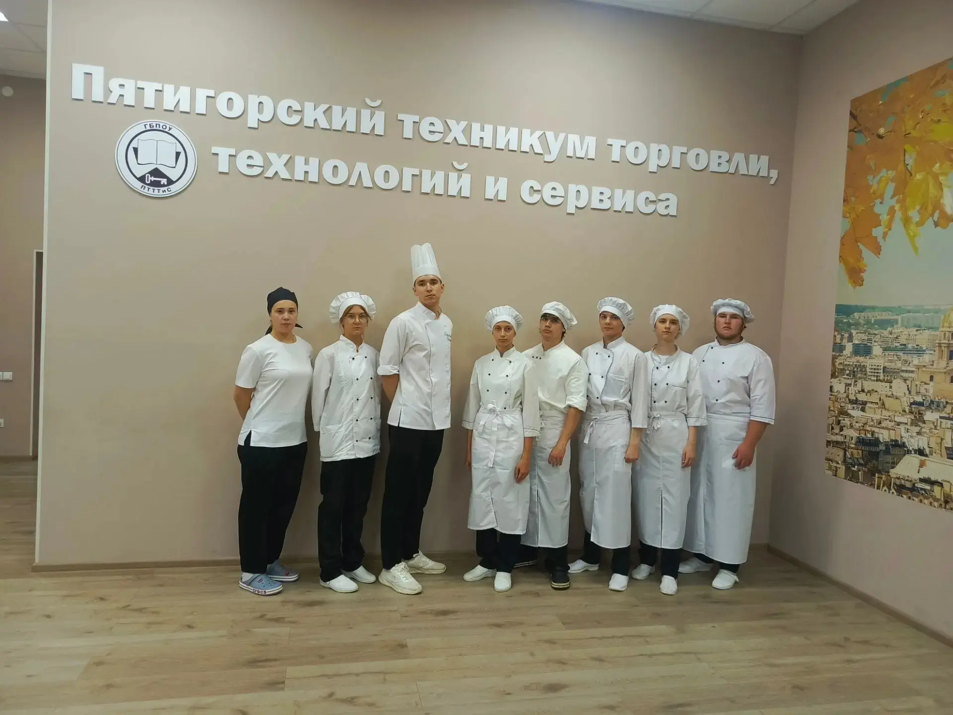 Студенты ГБОУ "Пятигорский техникум торговли, технологий и сервиса" по профессии 43.01.09 Повар, кон