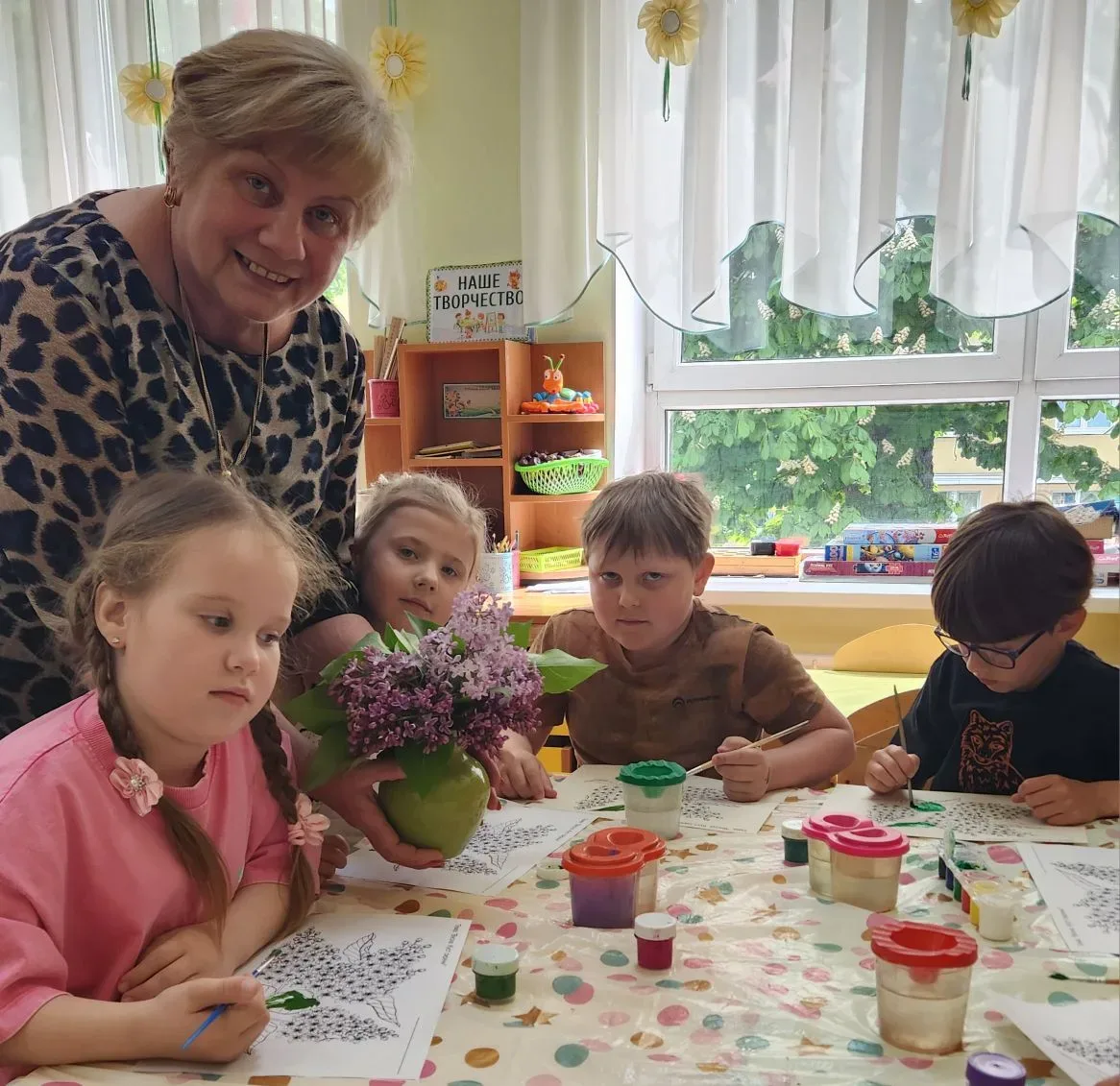 ✨ 18 мая – День сирени!

В нашей группе №4 сегодня царила особенная, душистая атмосфера. Ребята узна