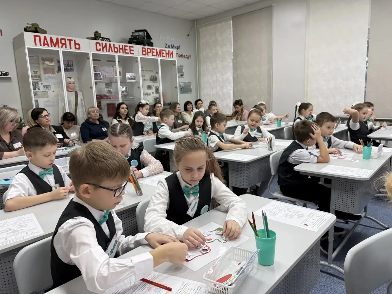 🎒🍂Совсем скоро прозвенит первый звонок, коридоры наполнятся весёлым шумом, а ребята с...