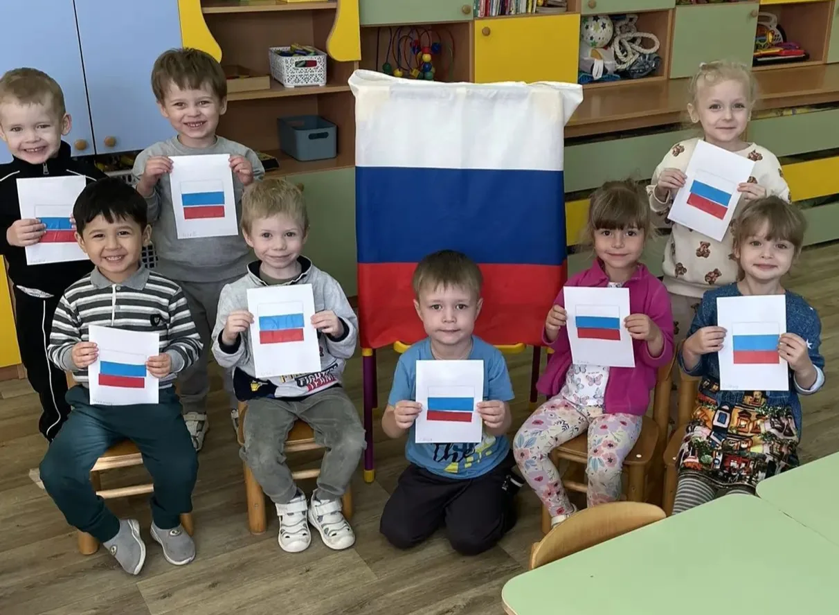 Белый - мир и чистота.