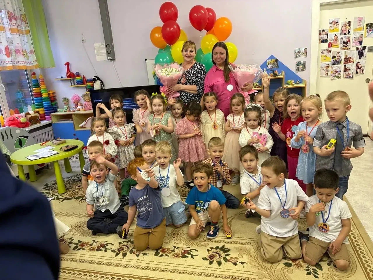 Вчера прошёл мини-выпускной из младшей группы «Радуга»! 🌈