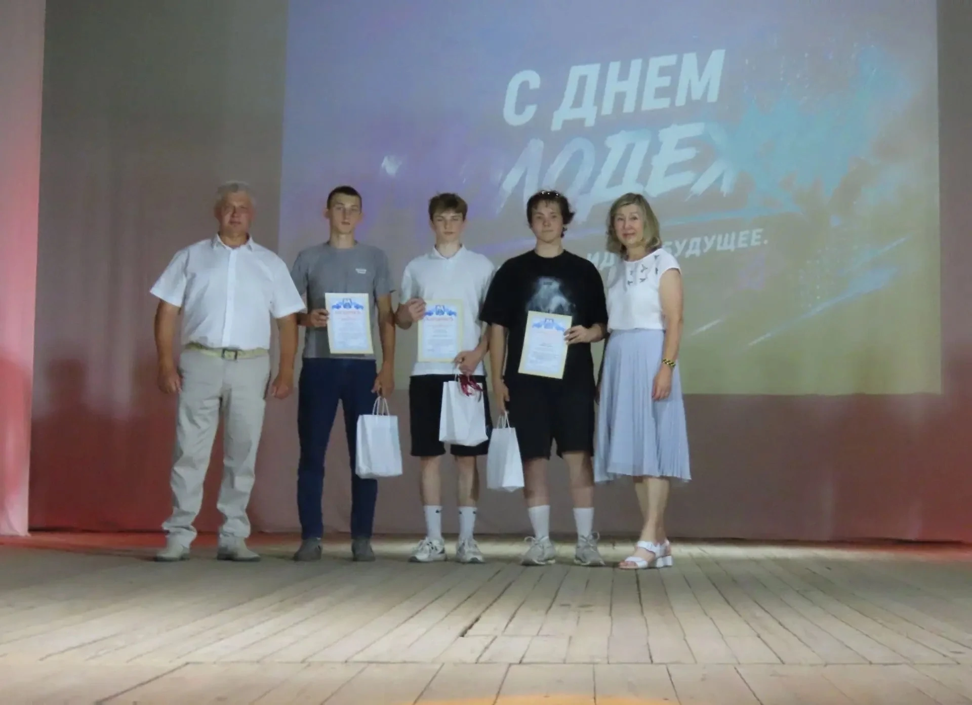 3 июля в большом зале ДК ст.Архангельской  состоялось торжественное мероприятие, посвящённое Дню Мол