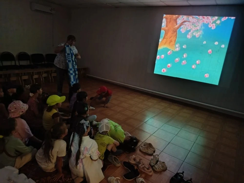 03.07.2026г. в доме культуры с.Кара-Тюбе прошел показ поучительного мультфильма "Мешок яблок" для во