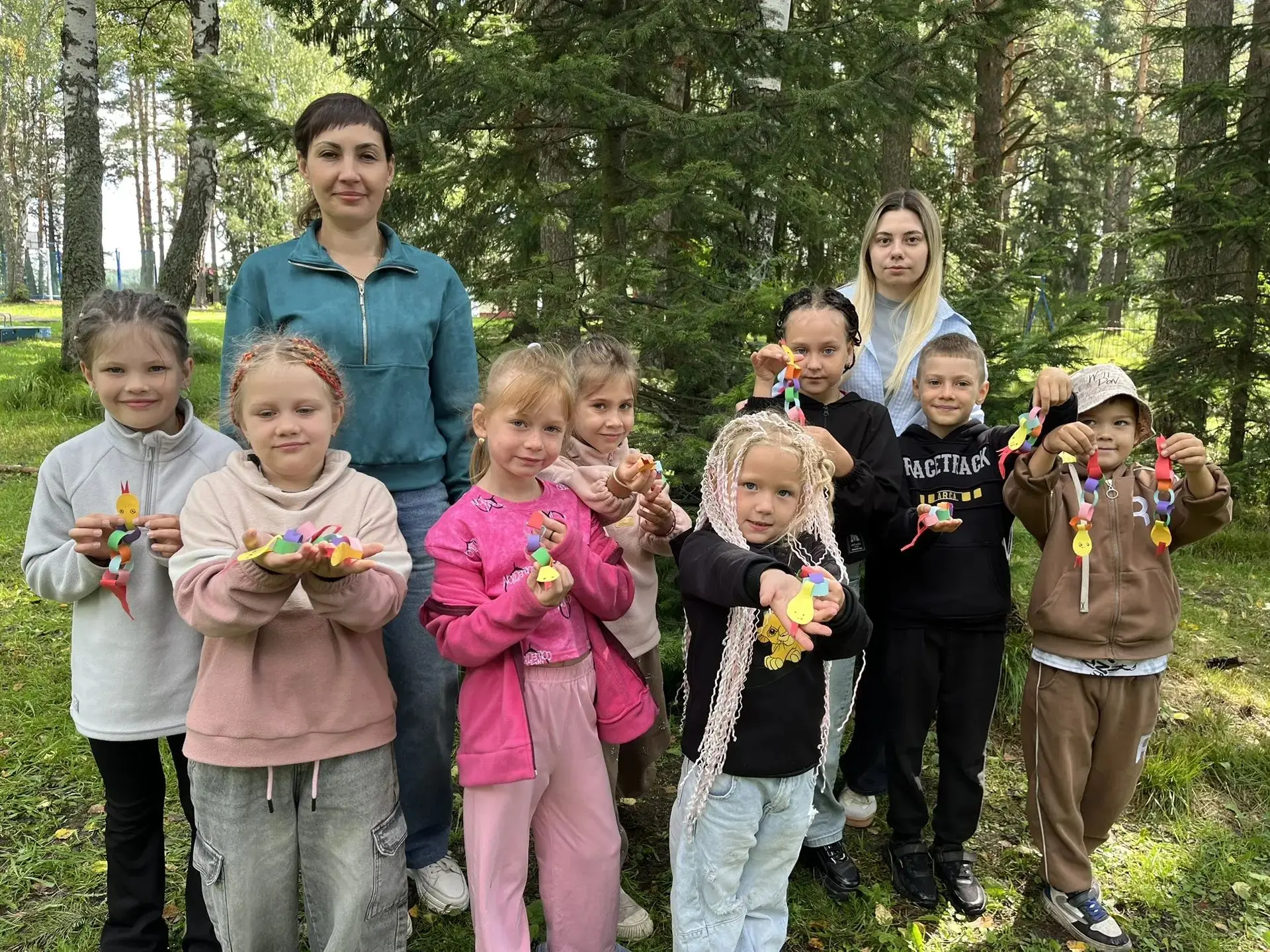 🌳🐛 Творческая полянка в «Спутнике»: наши воспитатели научили детей создавать лесных гусениц! 

✅ Л