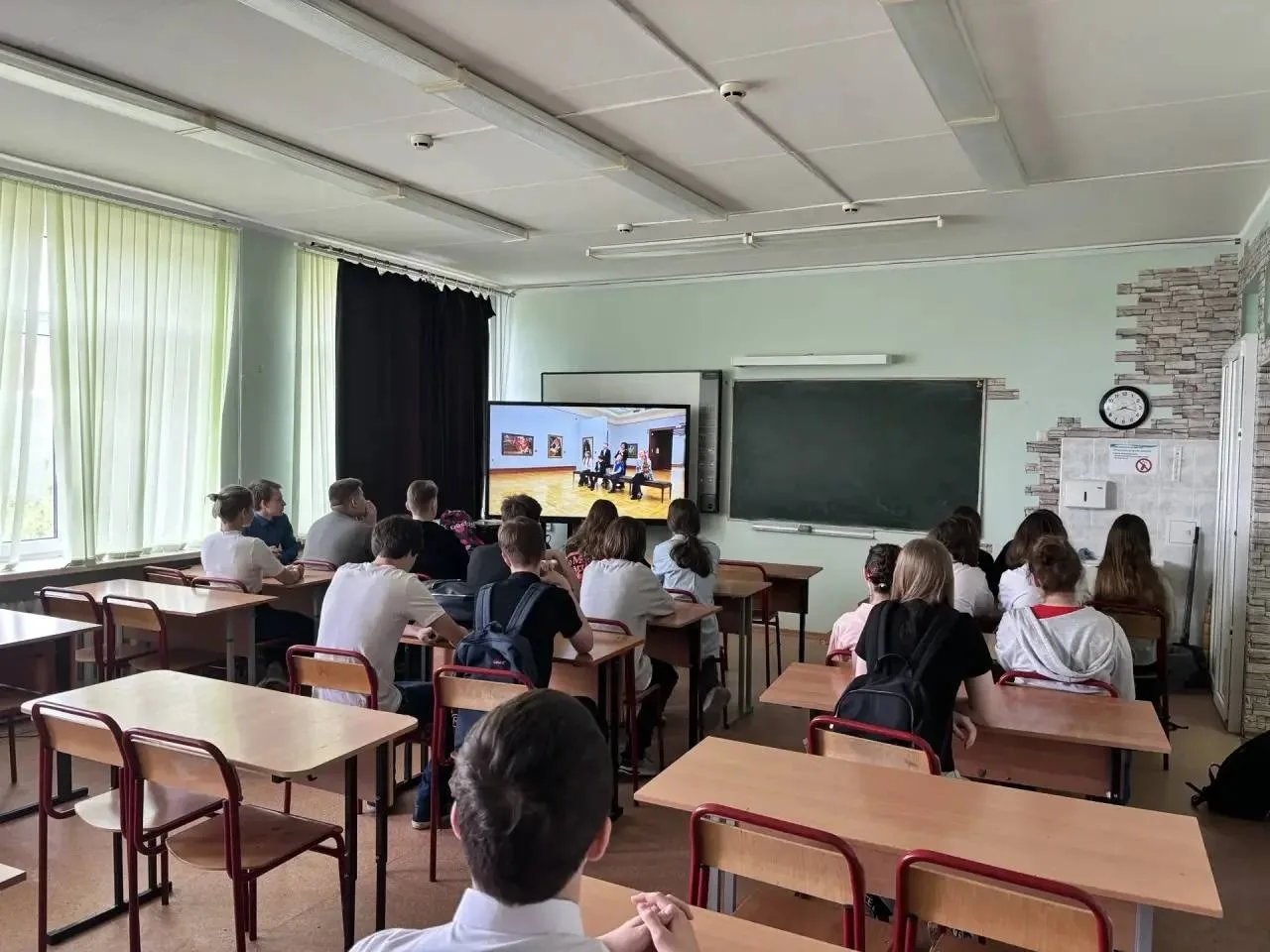 Что служит нам компасом в жизни?🧭  Сегодня на «Разговорах о важном» ученики средних классов искали о