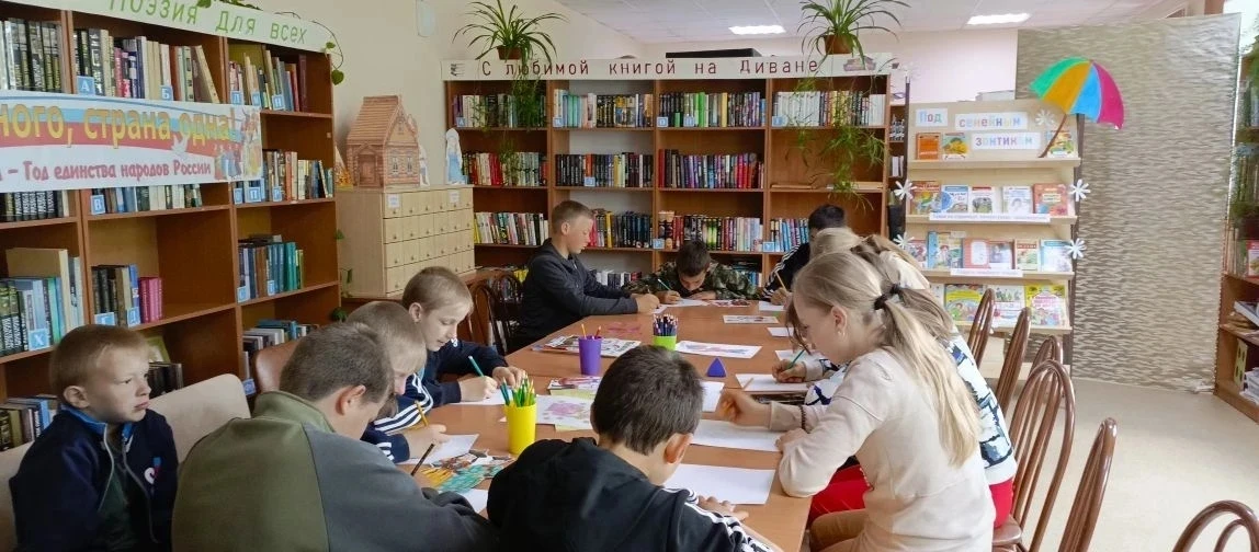 Сегодня прошел второй день в ЛДП "Веселые ребята" под названием " Наш дом -Россия". Реб...
