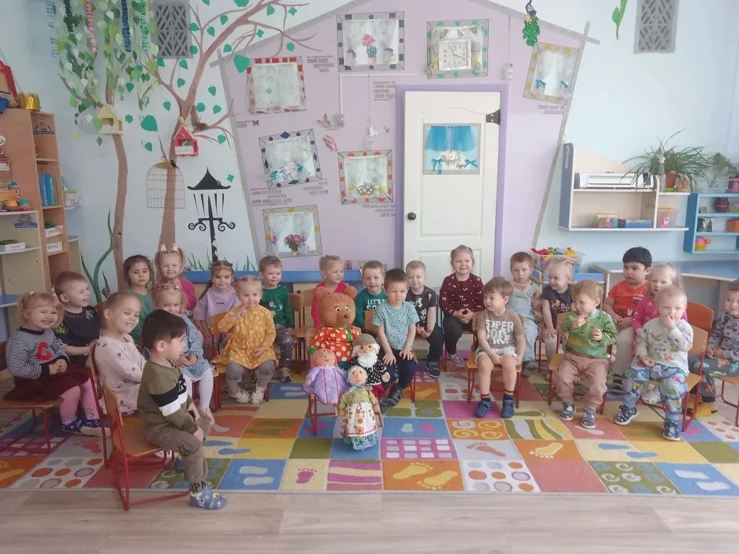 К деткам группы раннего развития приходила сказка "Маша и медведь".👧