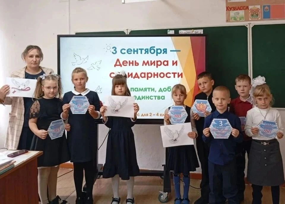 🕯️ Сегодня в День солидарности в борьбе с терроризмом в Крапивинском округе проходят п...