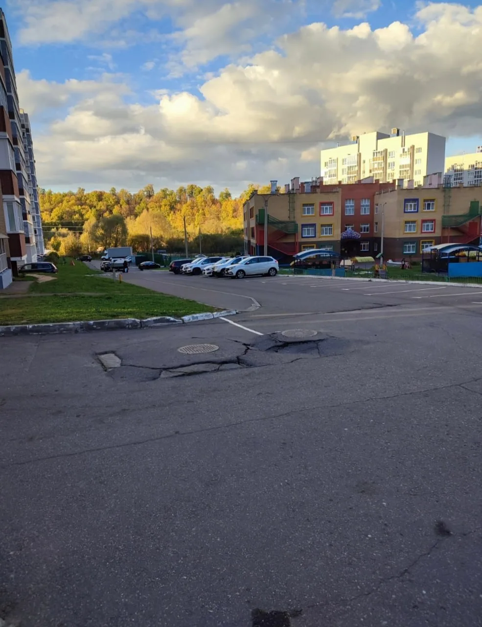 Смотрите что творят чувашские асфальтовые бобры на улице Эльменя, рядом с домом 38 в го...