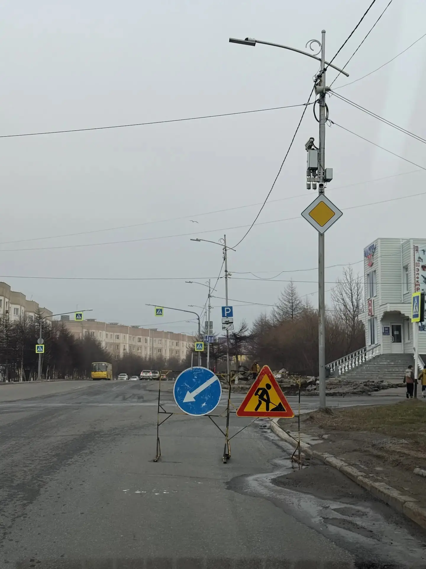 На Колыме продолжаются строительство моста через р. Авенирыч и ремонт проспекта Карла Маркса в Магад