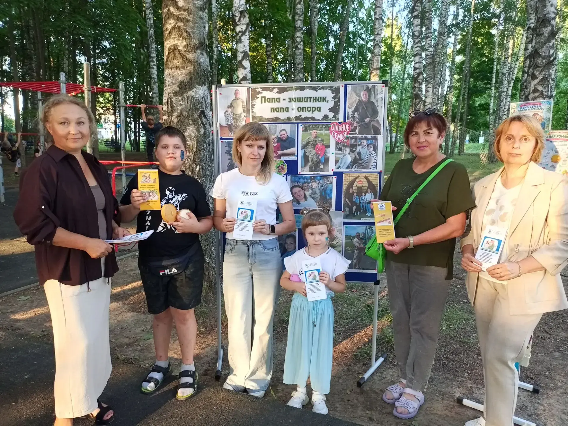 🌼👪🌿В тёплый летний вечер в парке «50 лет ВЛКСМ» в День семьи, любви и верности состоялся праздник